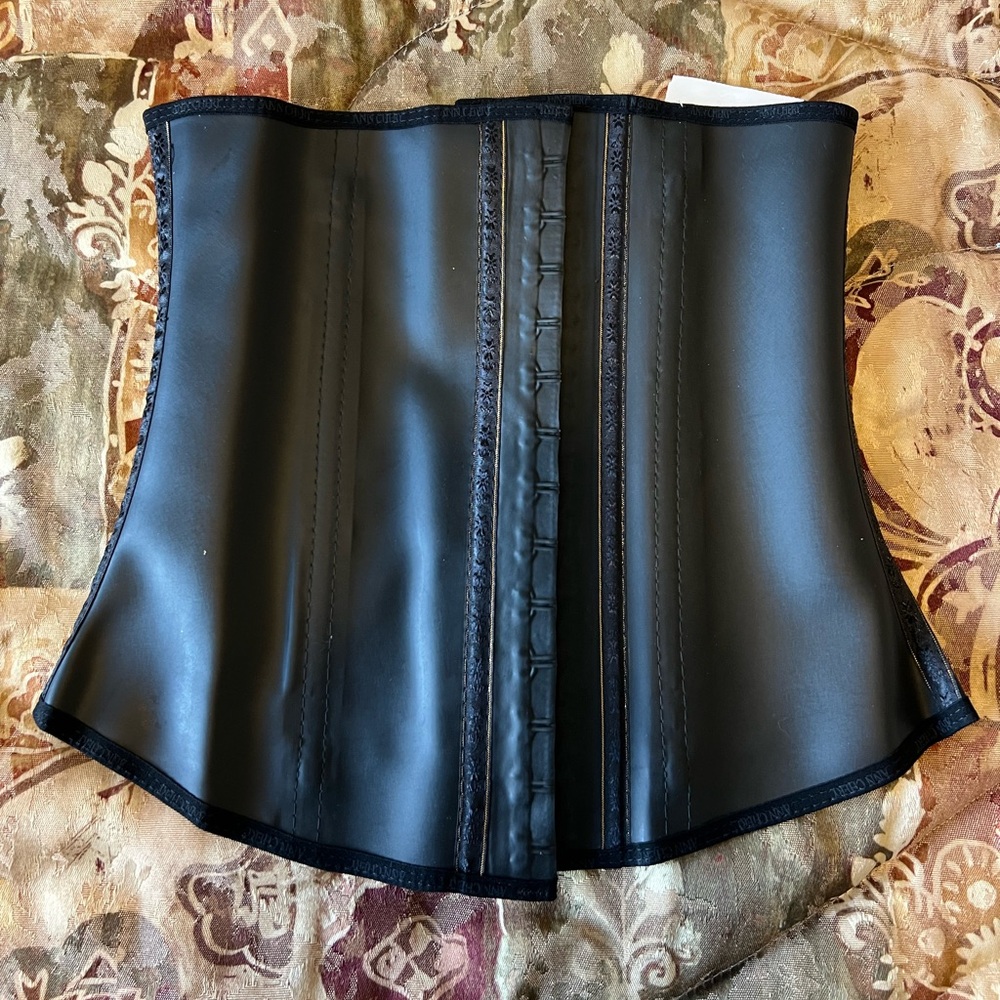 Ann Chery black latex waist cincher
